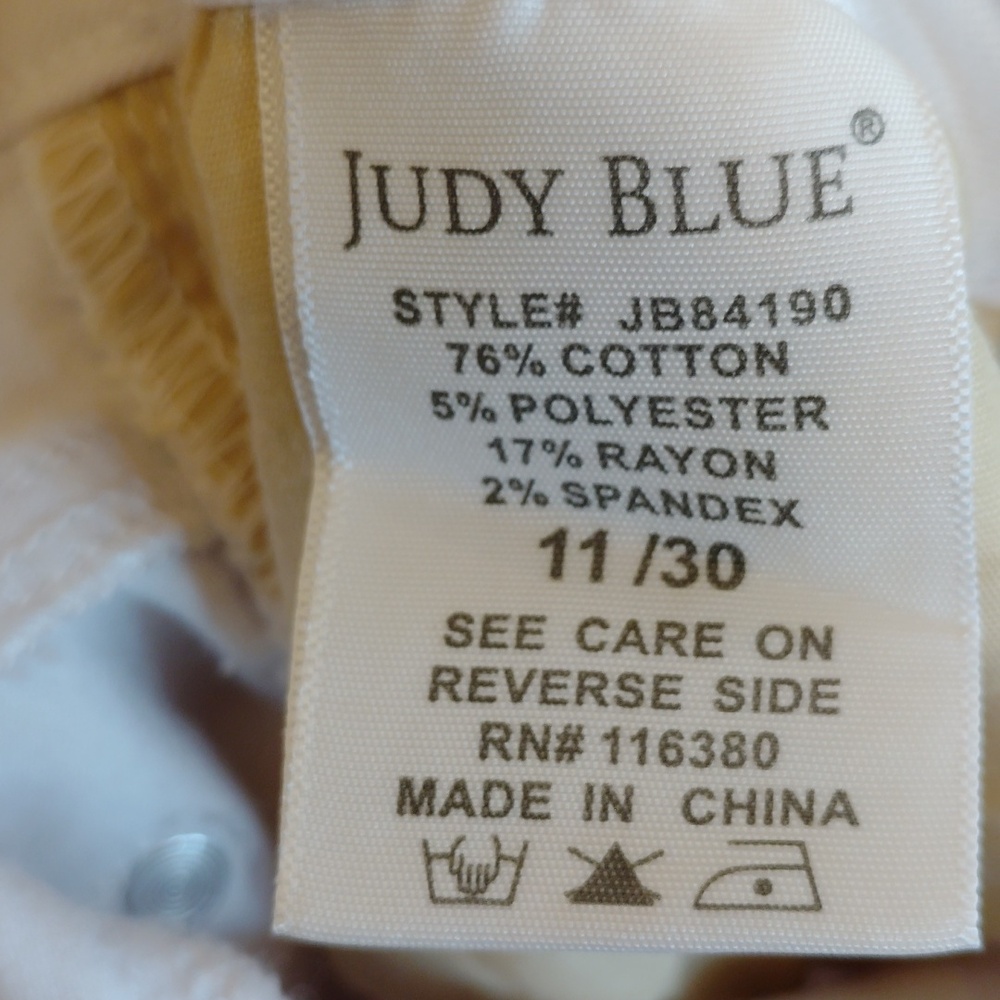 EUC**Judy Blue White Straight Leg Jeans - Picture 5 of 5